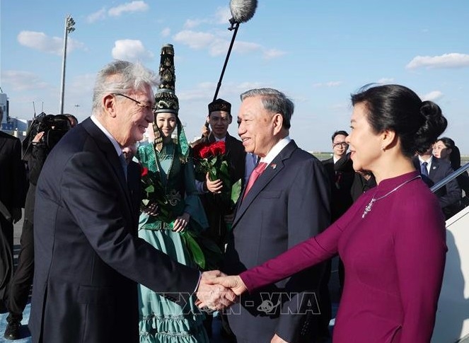 Party General Secretary To Lam begins State visit to Kazakhstan